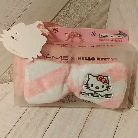 NWT The Creme Shop X Hello Kitty Plush Spa Headband Plus 3 Flavoured Lip Balms - Picture 3 of 6